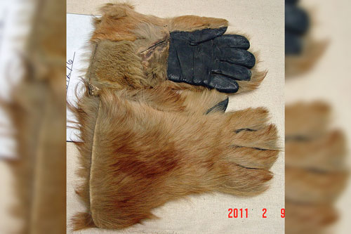 Cold weather gloves were issued to Otto H. Gronke in 1944.